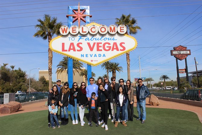 1.5-Hour Las Vegas Strip Limo Tour with Champagne and Photo Stops - Finishing at Foundation Room