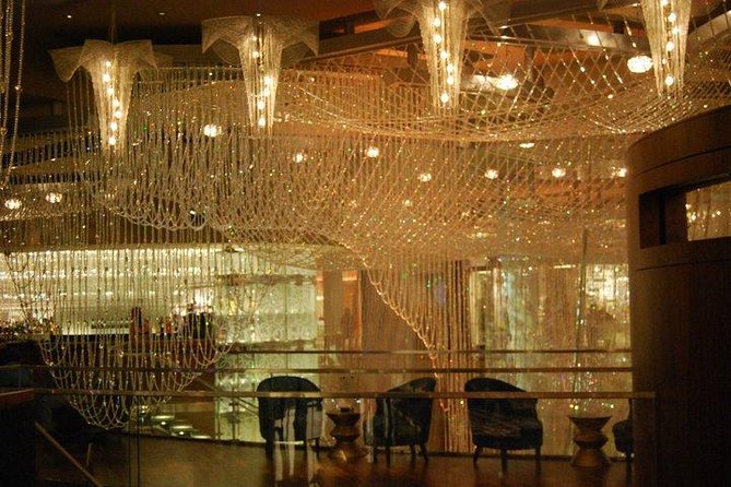 1.5-Hour Las Vegas Strip Limo Tour with Champagne and Photo Stops - How the timing affects the experience