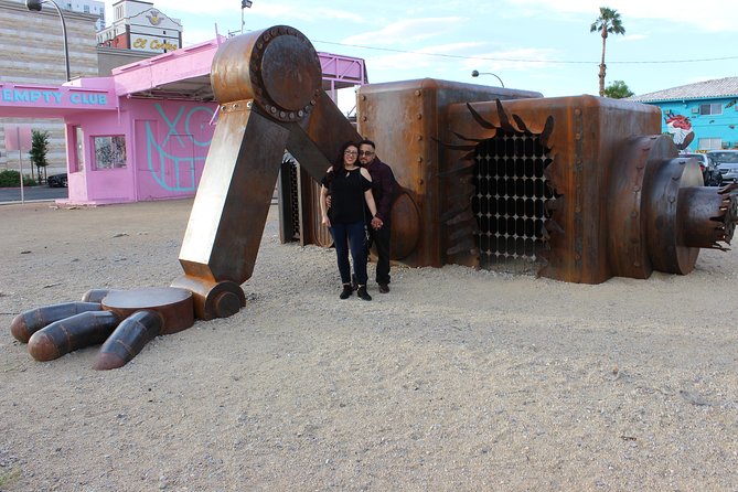 2-Hour Fremont Walking Tour with Photos and Champagne - Fremont Street gives you old Vegas and new Vegas in one walk