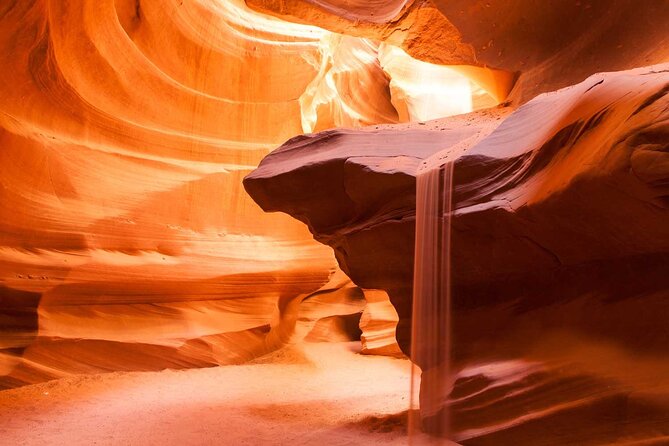 4-Day Southwest Giant Ring National Parks Tour from Las Vegas - Hotels, meals, and the group vehicle