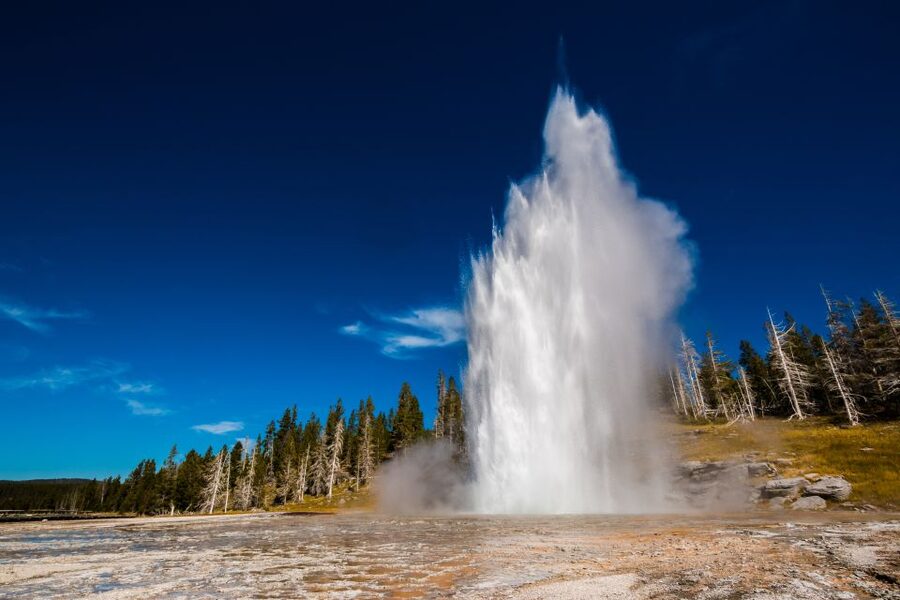 7-Day Yellowstone National Park Rocky Mountain Explorer - Day 1: Cedar Breaks and Bryce Canyon hoodoos