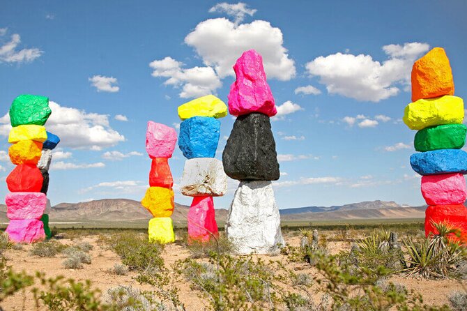 7 Magic Mountains Tour and Las Vegas Sign on a Slingshot - Group size, timing, and the meeting point