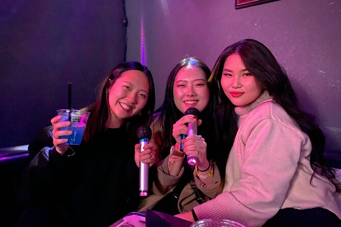 Arts District Bar Crawl - Speakeasies & Hidden Gems - Audio Bar brings music and drink specials