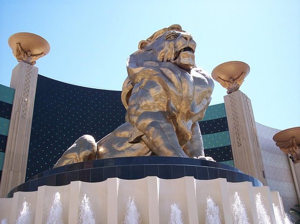 Brad Garrett's Comedy Club at MGM Grand Hotel and Casino - Key points to know before booking