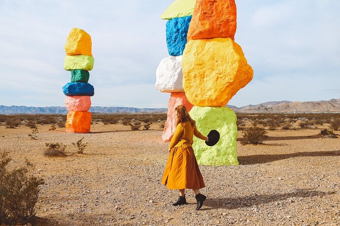 California Desert, Seven Magic Mountains and Las Vegas Sign - A quick ride with useful local commentary