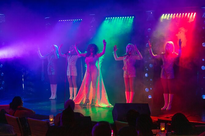 Flashback: Tina Turner & Friends Tribute Show in Las Vegas - The OYO room: intimate, useful, and not highly elaborate