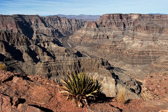 French Tour of the Skywalk Grand Canyon and Hoover Dam - Why the 6:00 am start matters