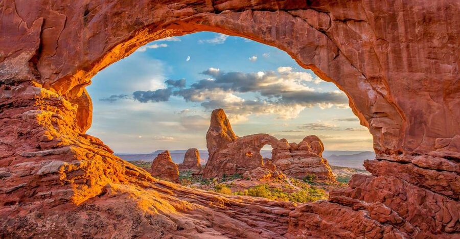From Las Vegas: 7-Day Utah and Arizona National Parks Tour - Days 3 and 4: Arches, Canyonlands, and Moab-style adventure