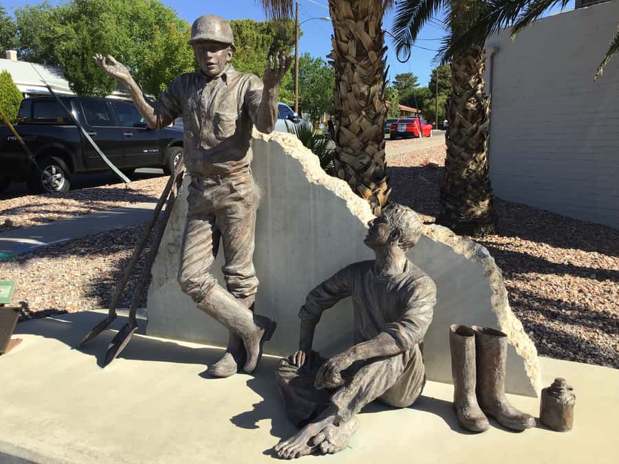 From Las Vegas: Boulder City Self-Guided Tour - Antique shops, cafés, and the art walk