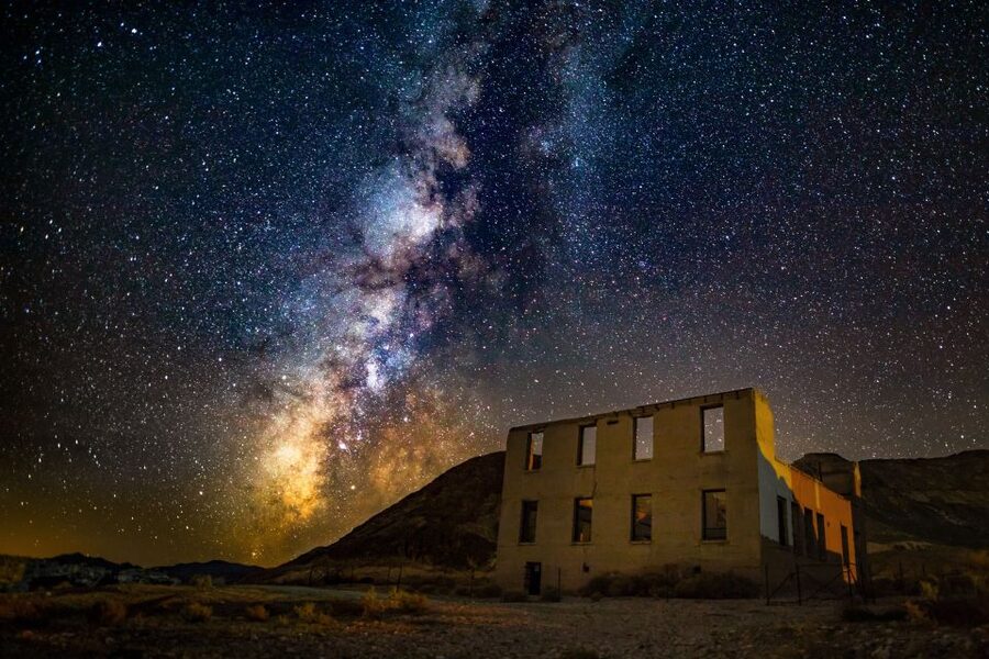From Las Vegas: Death Valley & Rhyolite Ghost Town Day Trip - Pickup, Pahrump, and the long road east