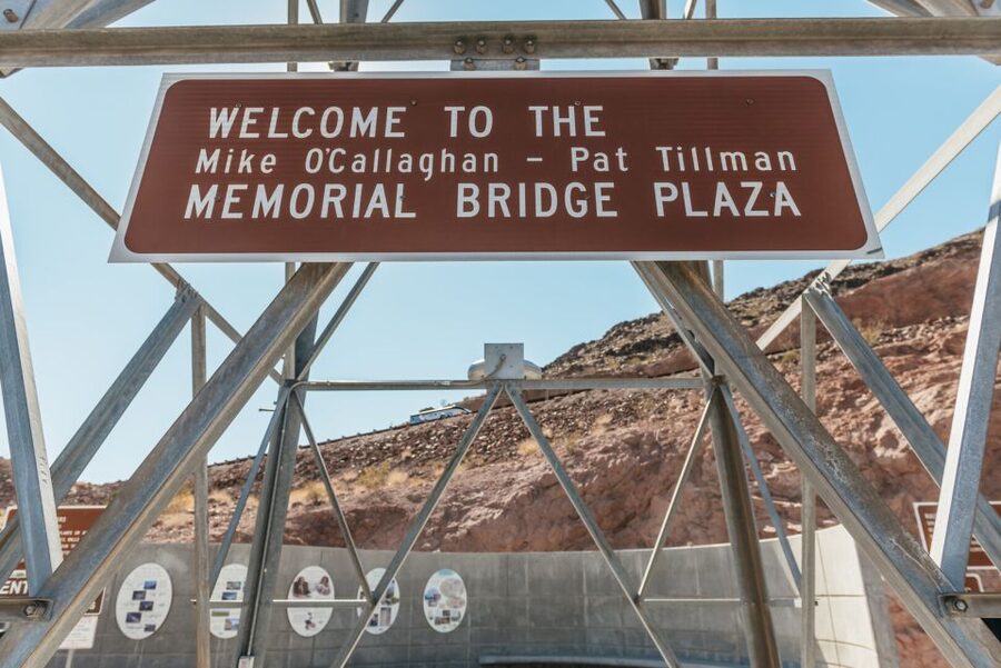 From Las Vegas: Hoover Dam Highlights Tour - Walking across Hoover Dam for the main event
