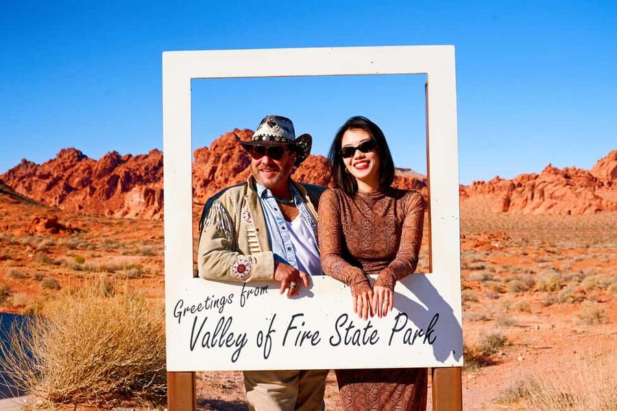 From Las Vegas: Valley of Fire State Park Guided Day Tour - Elephant Rock and the final walk to Fire Wave