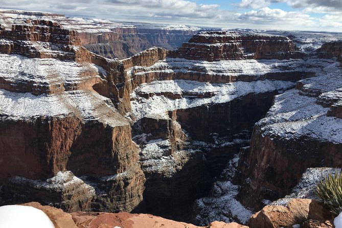 Grand Canyon Helicopter and Western Ranch Adventure Landing Tour - The return flight over the Las Vegas Strip