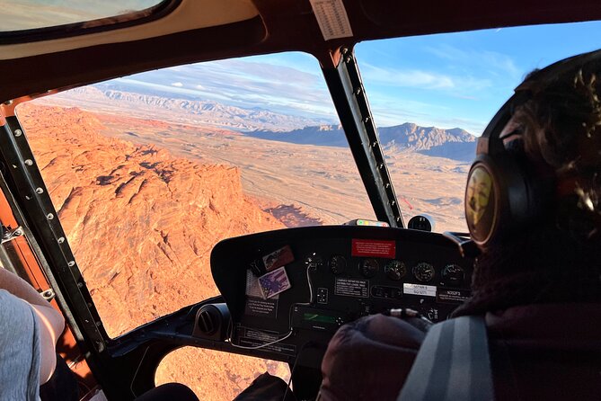 Grand Canyon Helicopter Flight with Sunset Valley of Fire Landing - The return flight and Las Vegas after dark