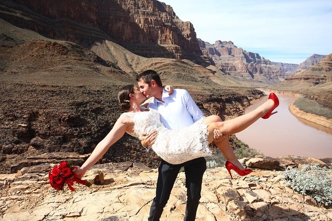 Grand Canyon Helicopter Wedding - A wedding day built around the Grand Canyon