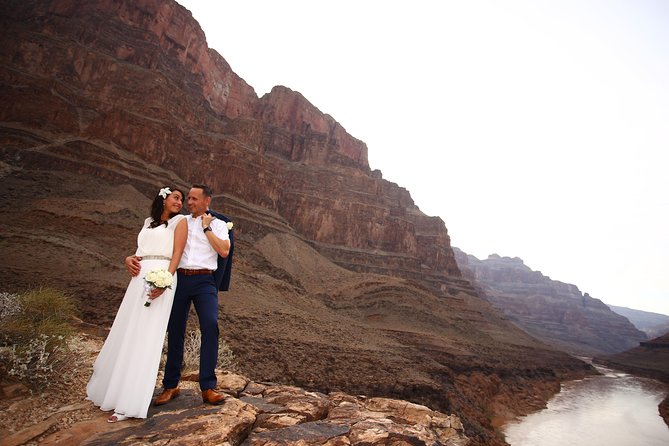 Grand Canyon Helicopter Wedding - Flowers, champagne, and the photo session