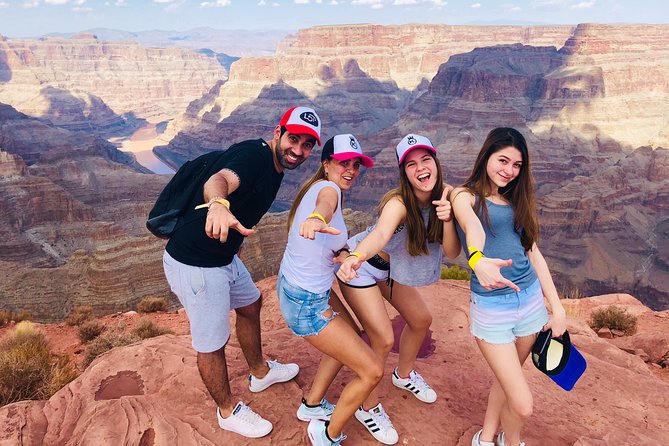 Grand Canyon Tour in Spanish with Skywalk and Hoover Dam included - Leaving Las Vegas at 6:00 am