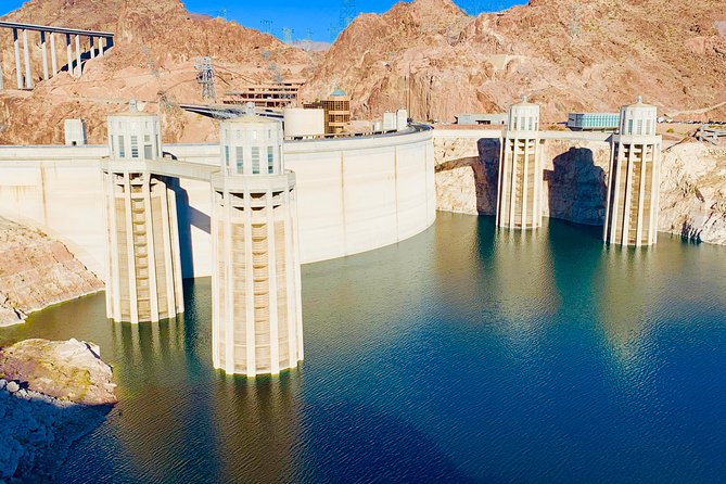 Grand Canyon Tour in Spanish with Skywalk and Hoover Dam included - Lunch, photos, and the value of an all-in-one package