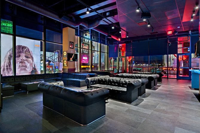 Hard Rock Cafe Las Vegas - Choosing between the Acoustic and Electric menus
