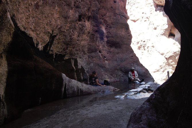 Hiking Adventure in White Rock Canyon and Desert Hot Springs - Why the small group helps