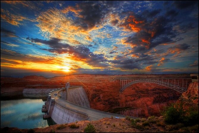 Hoover Dam Comedy Tour with Lunch and Comedy Club Tickets - Going 524 feet inside Hoover Dam