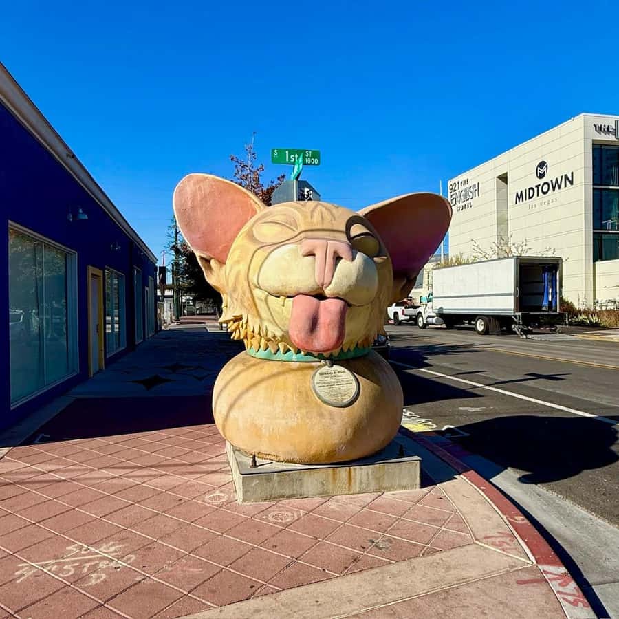 Las Vegas: 18b Arts District Walking Adventure - Graffiti alleys and the changing face of 18b