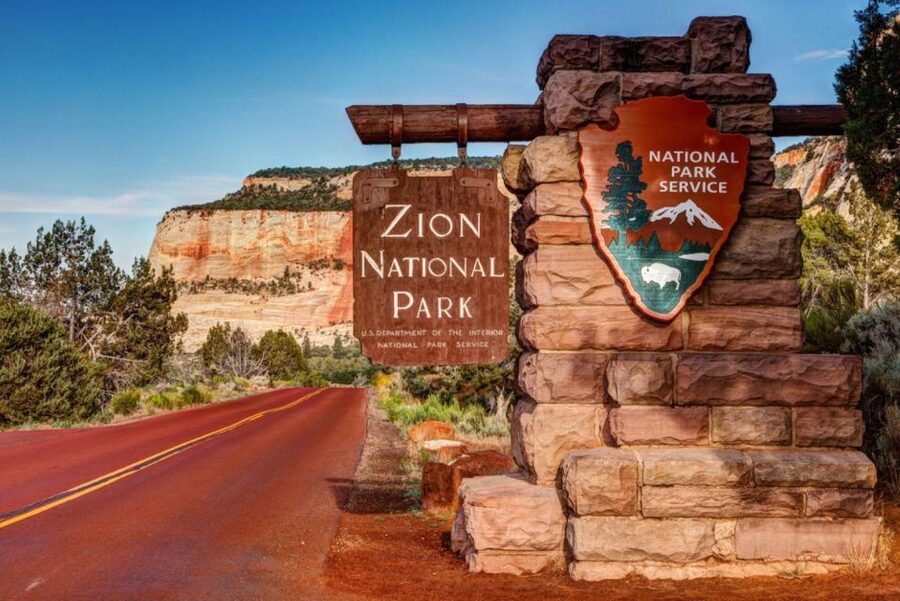 Las Vegas: 3-Day Guided Tour of 7 Southwest Parks with Hotel - Day one: Route 66 and the Grand Canyon South Rim