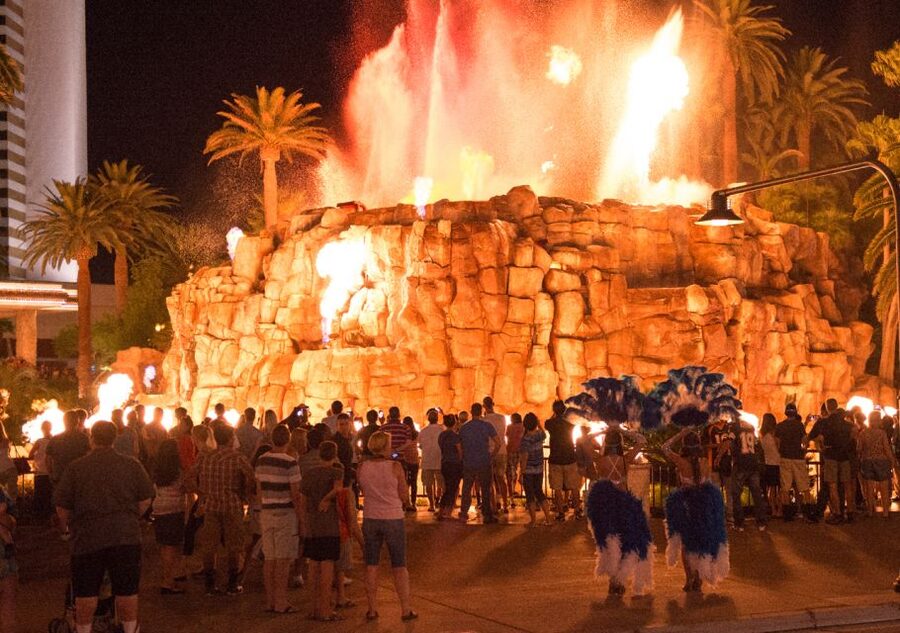 Las Vegas: Bright Lights City Tour with High Roller Ticket - Key points at a glance