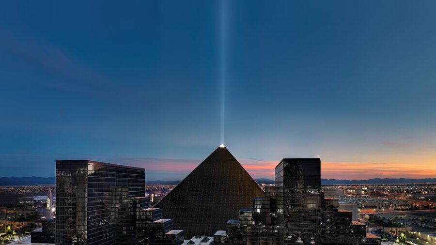 Las Vegas: Carrot Top at Luxor Hotel & Casino - Should you book this Las Vegas comedy show?