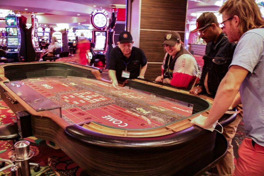 Las Vegas Casino: Gambling Class at the Plaza Hotel & Casino - Blackjack and the decisions in your hand