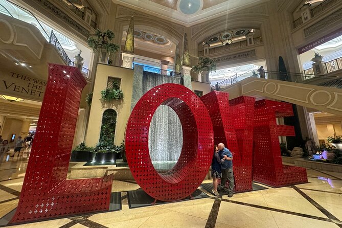 Las Vegas City Tour with Hotel Pick Up - Fremont Street and the Golden Nugget