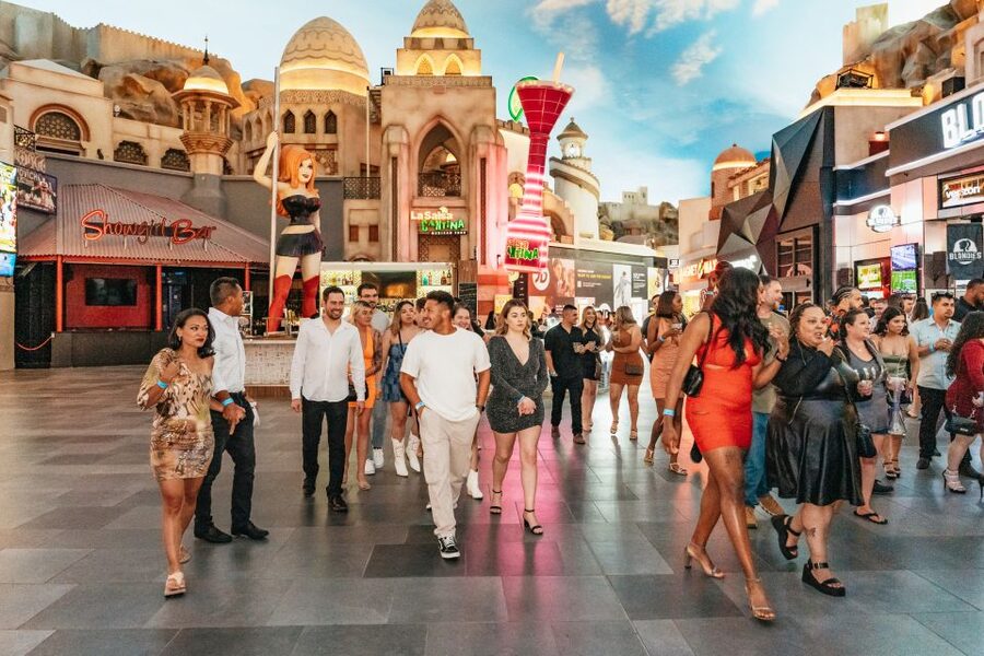 Las Vegas: Club Crawl and Party Bus with Free Drinks - How the Las Vegas club crawl works
