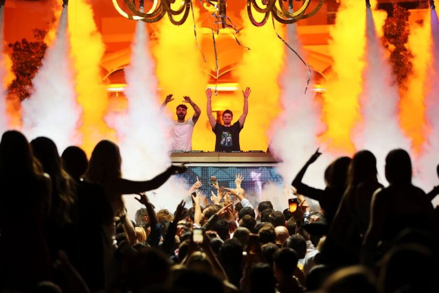 Las Vegas: Club Crawl by Party Bus w/ Free Drinks - What the $65 Las Vegas club crawl actually gives you