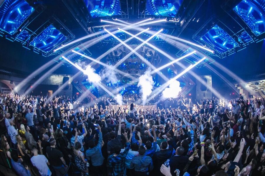 Las Vegas: Club Crawl by Party Bus w/ Free Drinks - Meeting the host and starting the night