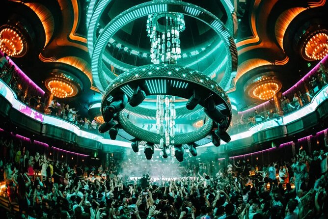 Las Vegas Club Crawl with Party Bus and Free Drinks - Entry to three clubs without three cover charges