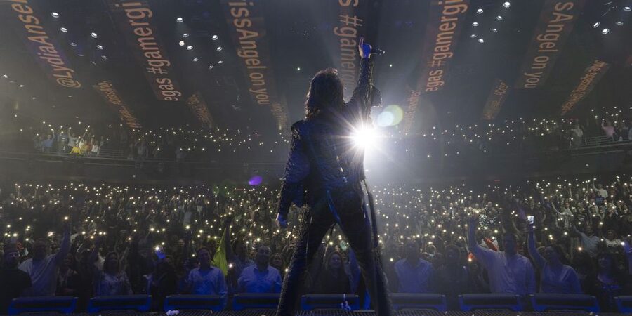 Las Vegas: Criss Angel MINDFREAK® Show at Planet Hollywood - More than 50 illusions in 75 minutes