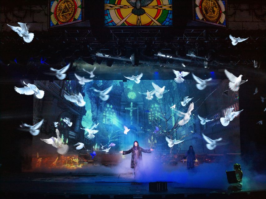 Las Vegas: Criss Angel MINDFREAK® Show at Planet Hollywood - Audience involvement and the personal side of the show
