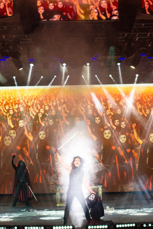 Las Vegas: Criss Angel MINDFREAK® Show at Planet Hollywood - Who will enjoy this most?