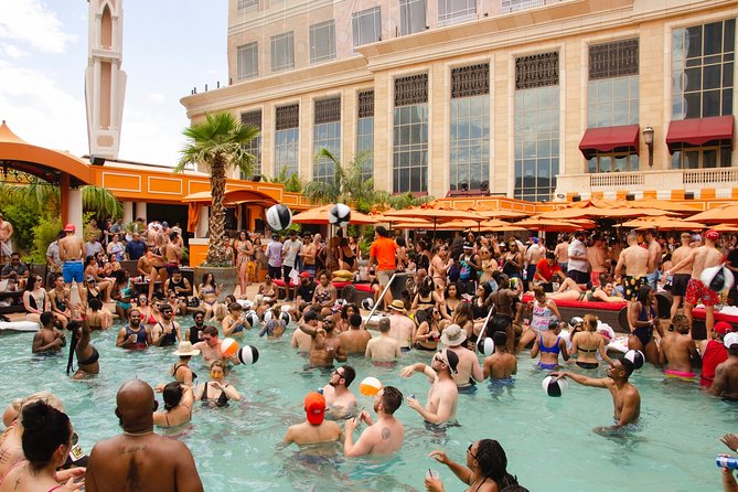 Las Vegas Day Club Crawl & Party Bus VIP Tour - Who will enjoy this party bus tour?