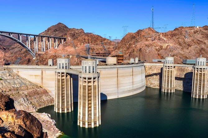 Las Vegas Day Tour – Hoover Dam, Seven Magic, Red Rock & Fremont - A quick look inside Gold and Silver Pawn Shop
