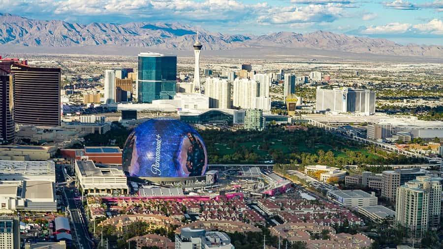 Las Vegas: Daytime Hoover Dam & Las Vegas Strip Heli Flight - Returning over the Las Vegas Strip