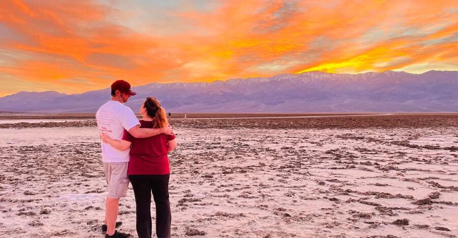 Las Vegas: Death Valley Day Trip with Stargazing - The first views: the welcome sign and Dante’s View