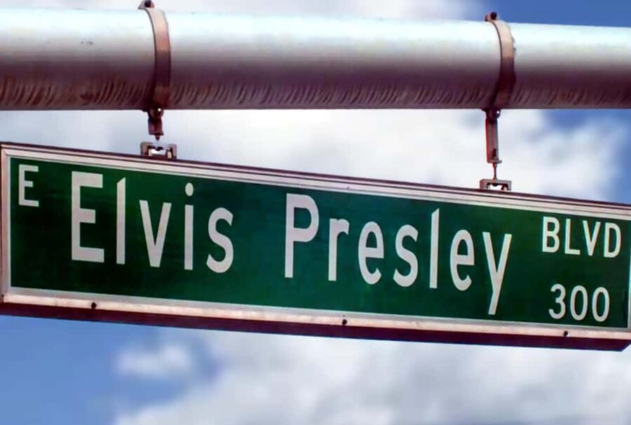 Las Vegas: Elvis Presley History Walking Tour of Landmarks - The dressing-room door and a close-up photo stop