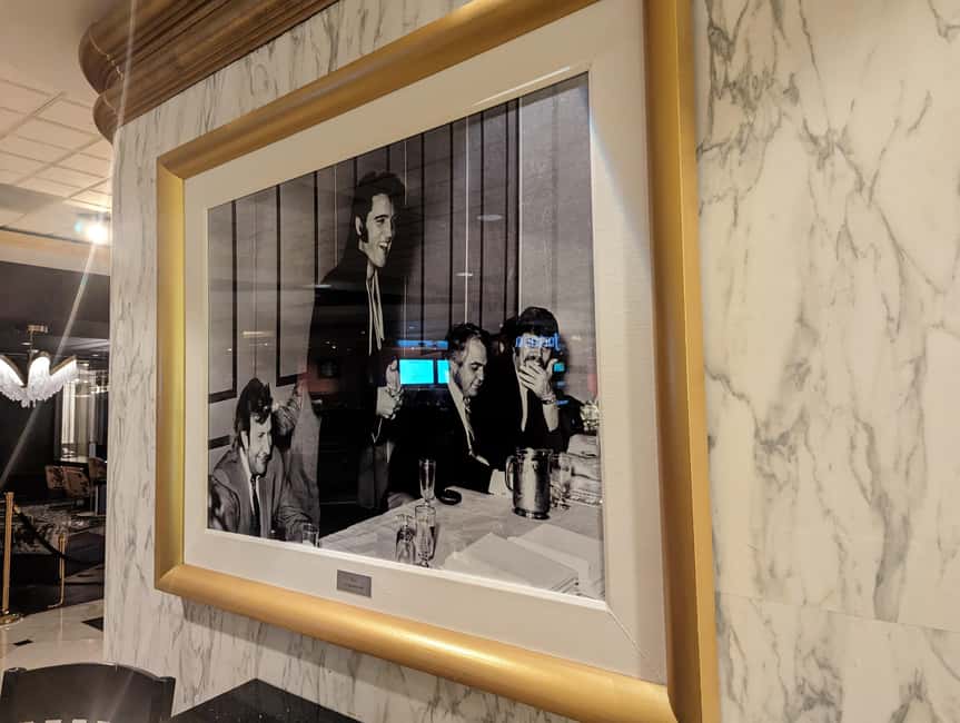 Las Vegas: Elvis Presley History Walking Tour of Landmarks - The Fontainebleau and Elvis’s comeback era