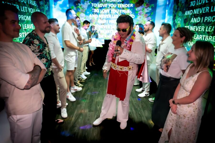 Las Vegas: Elvis Wedding with Las Vegas Sign Photos Included - Who will enjoy this most?