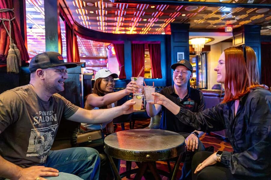 Las Vegas: Fremont Experience Guided Walking Tour & Drinks - Reading Fremont Street through its old casinos and neon