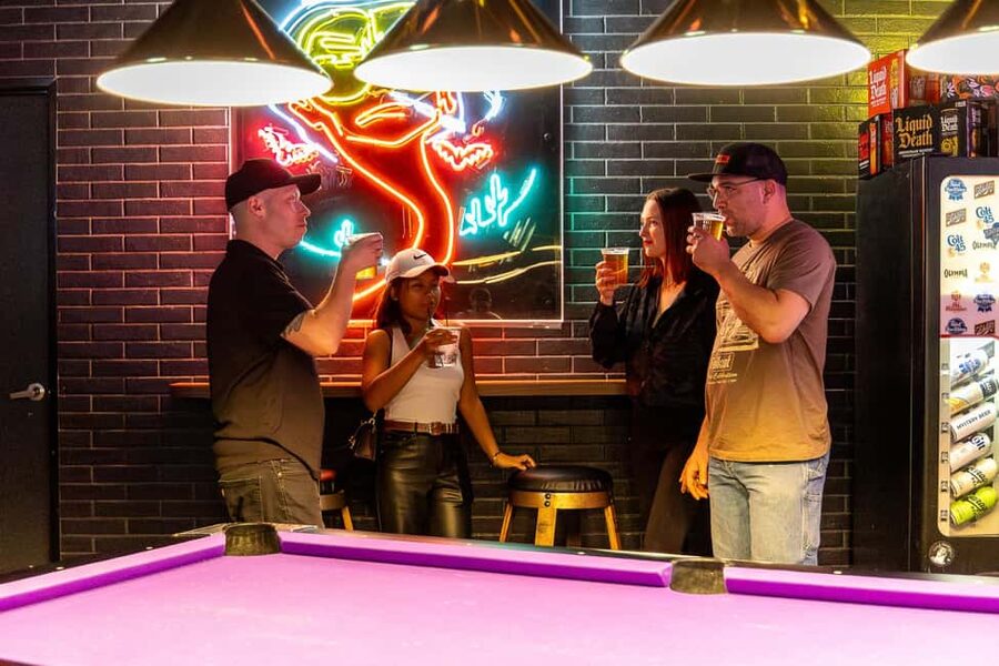Las Vegas: Fremont Experience Guided Walking Tour & Drinks - Practical details that affect your evening
