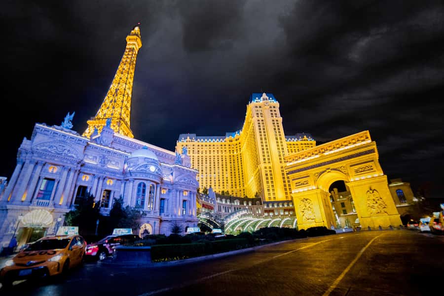 Las Vegas: Gangsters, Glitz, and Gore Ghost Tour - Meeting beneath the rainbow stairs