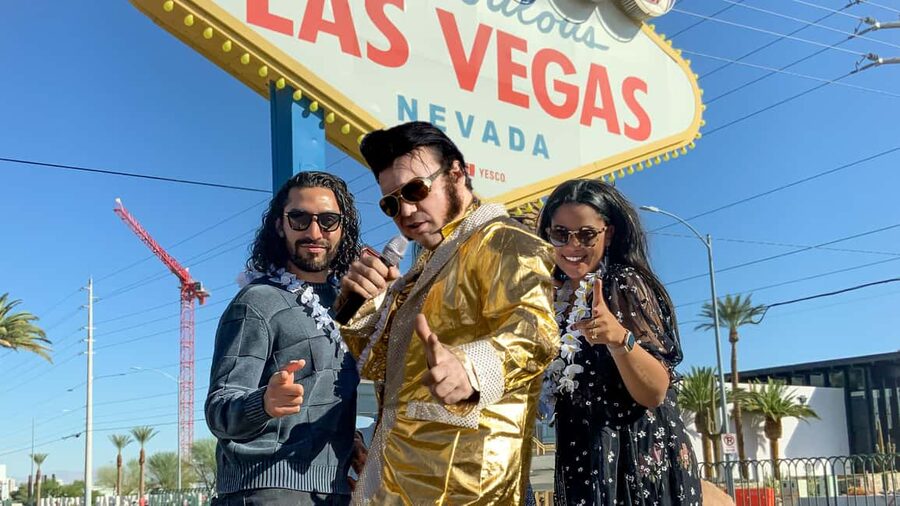 Las Vegas: Gold Elvis Vow Renewal or Wedding at Welcome Sign - The north-side ceremony: comic vows with a sincere center