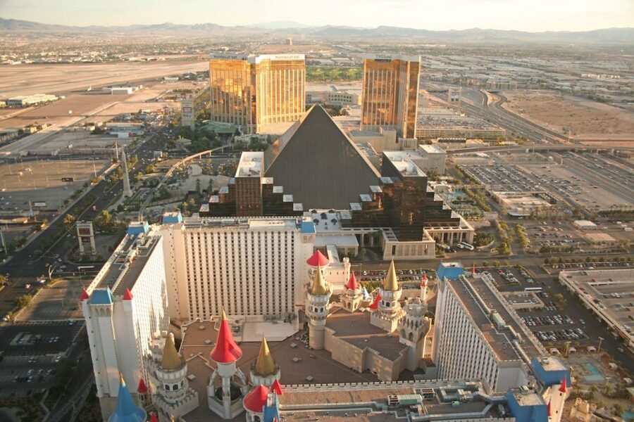 Las Vegas: Grand Canyon Helicopter Air Tour with Vegas Strip - The return flight over the Las Vegas Strip